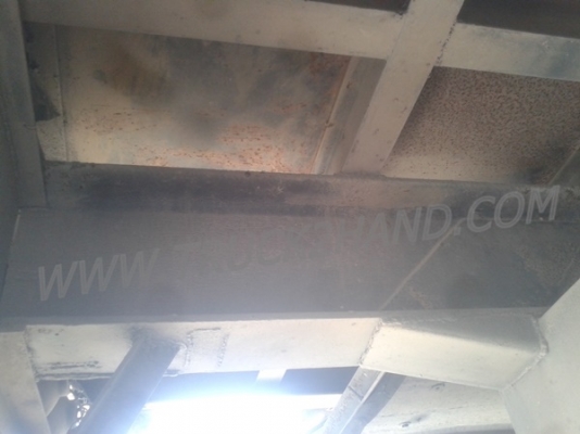 หางพ่วงพื้นเรียบ  ของอู่พนัส  ยาว 9.56  เมตร   กว้าง  2.50 เมตร