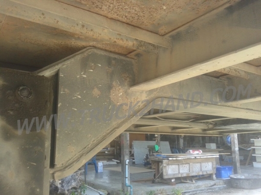 หางพ่วงพื้นเรียบ  ของอู่พนัส  ยาว 9.56  เมตร   กว้าง  2.50 เมตร