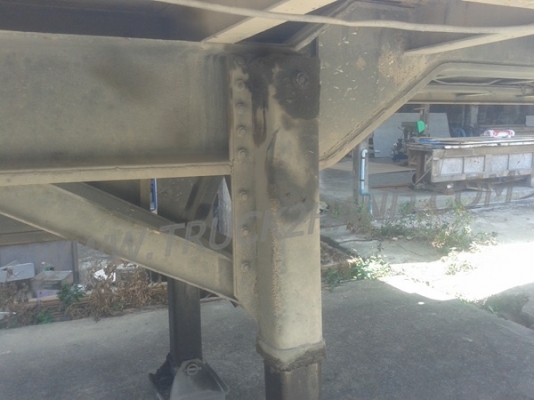 หางพ่วงพื้นเรียบ  ของอู่พนัส  ยาว 9.56  เมตร   กว้าง  2.50 เมตร