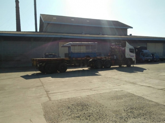 หางพ่วงพื้นเรียบ  ของอู่พนัส  ยาว 9.56  เมตร   กว้าง  2.50 เมตร