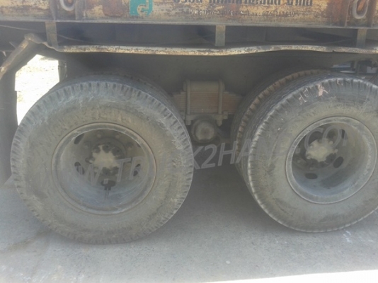 หางพ่วงพื้นเรียบ  ของอู่พนัส  ยาว 9.56  เมตร   กว้าง  2.50 เมตร