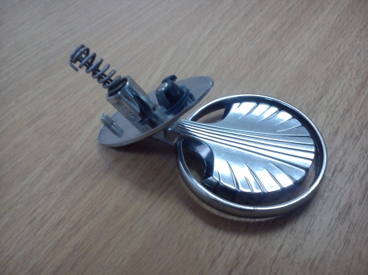 หัวชูโร ติดฝากระโปรงหน้าของรถ NISSAN แท้จากญี่ปุ่น