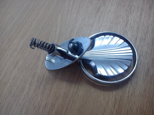 หัวชูโร ติดฝากระโปรงหน้าของรถ NISSAN แท้จากญี่ปุ่น