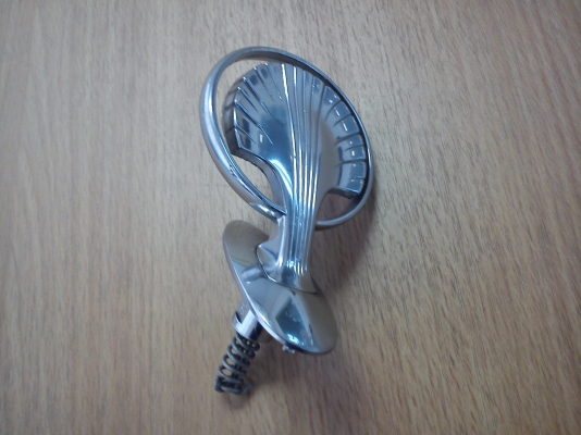 หัวชูโร ติดฝากระโปรงหน้าของรถ NISSAN แท้จากญี่ปุ่น