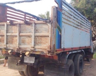 ISUZU TX 145 HP 6BB1 รถหัวยาว 10 ล้อเพลาเดียว กระบะไม้คอกสูงเกษตรความยาว 6.20 เมตรสภาพสวยพื้นไม้ไม่มีผุพร้อมบรรทุกหนักได้เลย เครื่องยนต์แรงดีเดิมดีไม่เยิ้ม หัวเก๋งไม่ผุเดิมบางดี ภายในคอนโซลอยู่ครบ พวงมาลัยธรรมดา ช่วงล่างชุดเพลาเดียวของมิตซูบิชิ FUSO ยางสภ ISUZU TX 145 HP 6BB1 รถหัวยาว 10 ล้อเพลาเดียว กระบะไม้คอกสูงเกษตรความยาว 6.20 เมตรสภาพสวยพื้นไม้ไม่มีผุพร้อมบรรทุกหนักได้เลย เครื่องยนต์แรงดีเดิมดีไม่เยิ้ม หัวเก๋งไม่ผุเดิมบางดี ภายในคอนโซลอยู่ครบ พวงมาลัยธรรมดา ช่วงล่างชุดเพลาเดียวของมิตซูบิชิ FUSO ยางสภ