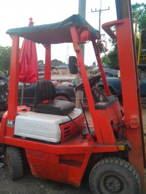 ขายค่ะ..รถโฟล์คลิฟท์ TOYOTAเครื่องเบนซิล*ตัน4* สภาพพร้อมใช้งาน