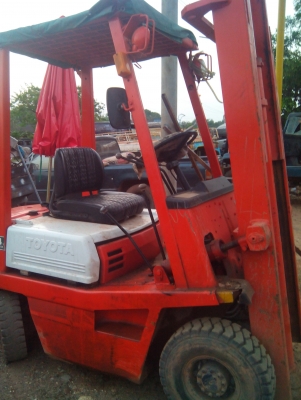ขายค่ะ..รถโฟล์คลิฟท์ TOYOTAเครื่องเบนซิล*ตัน4* สภาพพร้อมใช้งาน