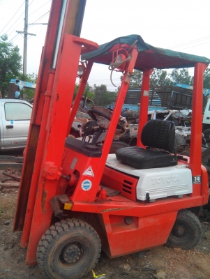 ขายค่ะ..รถโฟล์คลิฟท์ TOYOTAเครื่องเบนซิล*ตัน4* สภาพพร้อมใช้งาน