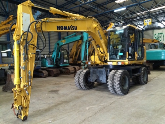 Komatsu PW130-7K ปี 2005 ถึงไทยแล้ว นำเข้าจากยุโรป สภาพกริ๊ป ไม่แพงครับ