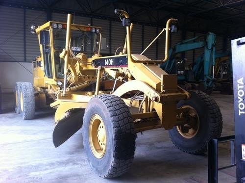 รถเกรด CATERPILLAR 140H รถนำเข้าจากญี่ปุ่น