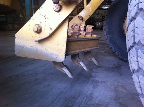 รถเกรด CATERPILLAR 140H รถนำเข้าจากญี่ปุ่น