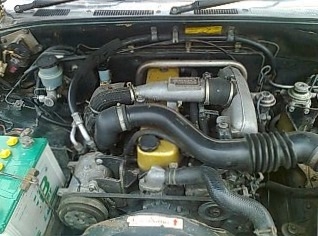 ISUZU DRAGON SPARK EX 2.5 MT ปี 40 รถสวยเดิมบางดีพร้อมใช้งานได้เลยครับ กระบะด้านหลังมีหลังคาโดยสารเป็นรถสองแถวครบพร้อม เครื่องยนต์แรงดีไม่มีเยิ้ม ภายในเก๋งคอนโซลสวยครบ แอร์เย็น พวงมาลัยธรรมดา ช่วงล่างแน่นดี ยางสภาพดีประมาณ 70\% พร้อมใช้งาน เอกสารทะเบียนครบ