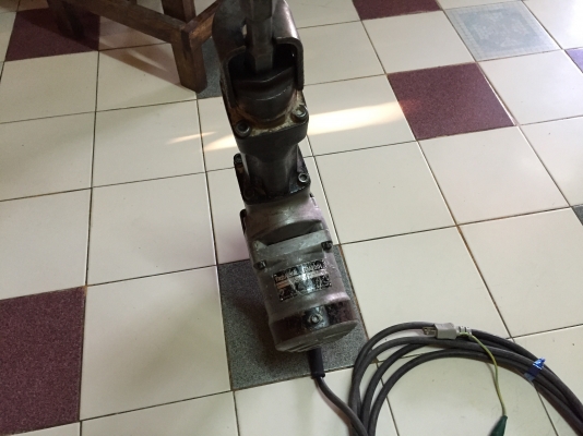 ขายเครื่องสกัดแย็กยี่ห้อMakitaรุ่นHM1201(made in japan)สภาพดีพร้อมใช้งาน