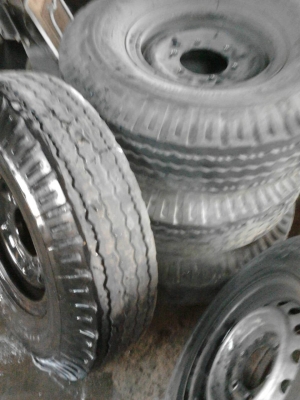 ขายล้อพร้อมยาง ขอบ15"  ราคา 8000 บาท