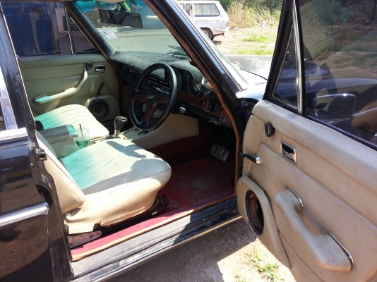 benz/8  w114  รุ่นหูช้าง เครื่อง1JZ ดิสก์เบรค4ล้อล้อเรียล17"  80000