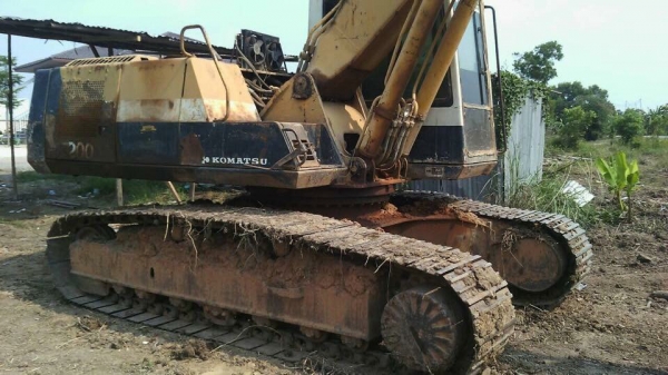 ขายรถKomatsu Pc200-5ซีเรียล 65400 ไฟฟ้าครบ Tel:093-1377833