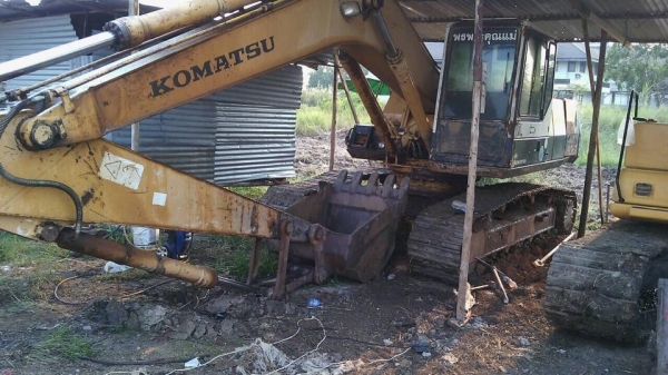ขายรถKomatsu Pc200-5ซีเรียล 65400 ไฟฟ้าครบ Tel:093-1377833