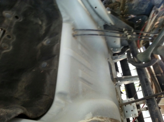 รถอีซูซุ 6 ล้อดั้ม FRR  210 แรงม้า. ปี 54  ( ปลายปี. )   ( รถวิ่ง 6x,xxx กม. )   สนใจติดต่อ 081 - 6079515     (  จัดไฟแนนซ์. ได้ !!  )