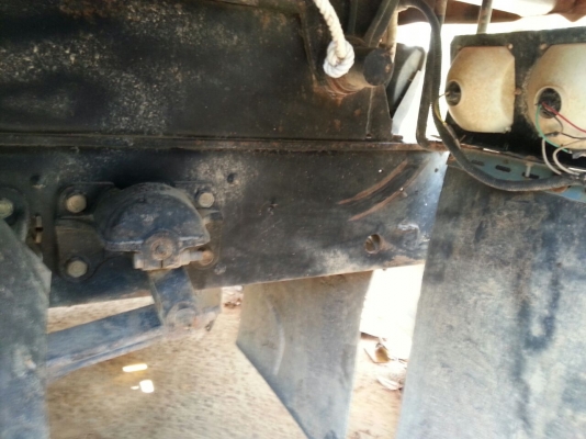 รถอีซูซุ 6 ล้อดั้ม FRR  210 แรงม้า. ปี 54  ( ปลายปี. )   ( รถวิ่ง 6x,xxx กม. )   สนใจติดต่อ 081 - 6079515     (  จัดไฟแนนซ์. ได้ !!  )