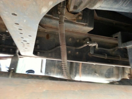 รถอีซูซุ 6 ล้อดั้ม FRR  210 แรงม้า. ปี 54  ( ปลายปี. )   ( รถวิ่ง 6x,xxx กม. )   สนใจติดต่อ 081 - 6079515     (  จัดไฟแนนซ์. ได้ !!  )