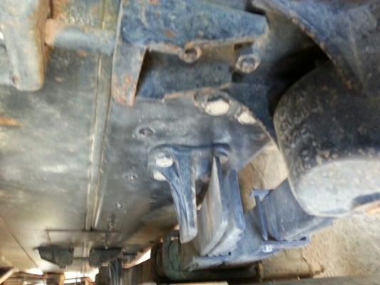 รถอีซูซุ 6 ล้อดั้ม FRR  210 แรงม้า. ปี 54  ( ปลายปี. )   ( รถวิ่ง 6x,xxx กม. )   สนใจติดต่อ 081 - 6079515     (  จัดไฟแนนซ์. ได้ !!  )