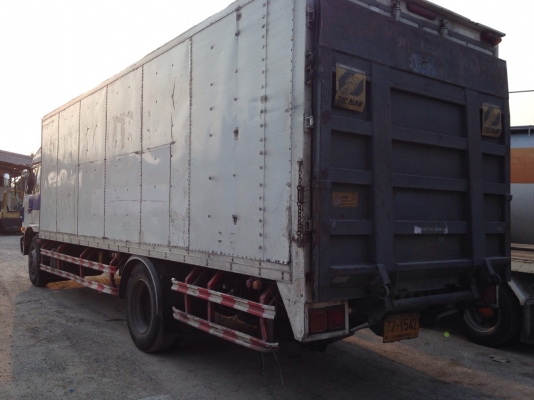 ขาย 6 ล้อตู้ นิสสัน มาใหม่ สภาพพร้อมใช้