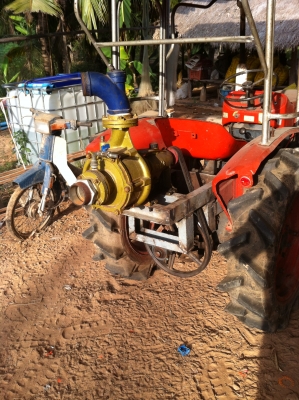 ปั้มน้ำแรงดันสูงชนิดติดตัวรถไถkubotaราคาปั้มเท่านั้นไม่รวมรถครับ(มันสุดยอดเลยครับใช้ง่าย)