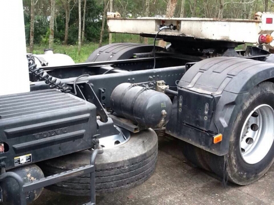 รถ VOLVO 10 ล้อ หัวลาก 370 แรงม้า. ปี 55 ( รถวิ่ง 6x,xxx กว่า กม. )    สนใจติดต่อ  081 - 6079515