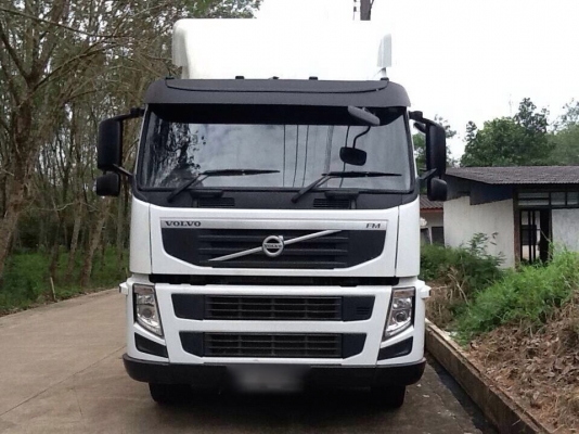 รถ VOLVO 10 ล้อ หัวลาก 370 แรงม้า. ปี 55 ( รถวิ่ง 6x,xxx กว่า กม. )    สนใจติดต่อ  081 - 6079515