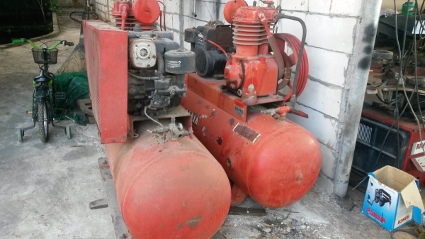 ขายถังลมขนาดใหญ่พร้อมเครื่องปั่น 11 แรงของฝรั่ง2ลูก ขายลูกล่ะ 15000 บาท