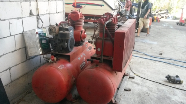 ขายถังลมขนาดใหญ่พร้อมเครื่องปั่น 11 แรงของฝรั่ง2ลูก ขายลูกล่ะ 15000 บาท