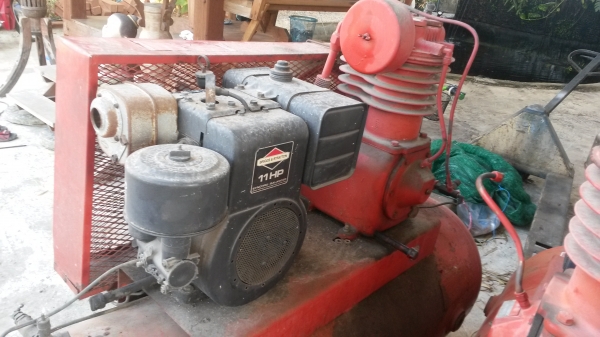 ขายถังลมขนาดใหญ่พร้อมเครื่องปั่น 11 แรงของฝรั่ง2ลูก ขายลูกล่ะ 15000 บาท