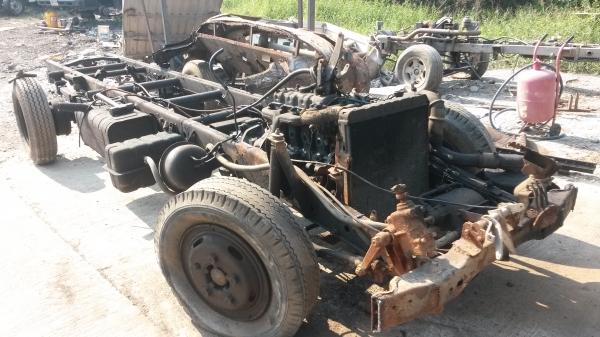 ขายแซสซีติดเครื่องเกียร์6ล้อมาสด้า เป็นรถบัสมาก่อน เอาไปทำอีแต๋นครับ ขาย 40000 บาท อาบน้ำมันไว้