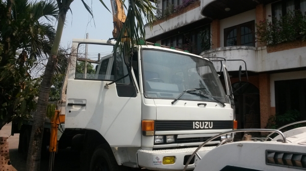 ขายรถ6ล้อ FTRแซสซีใหญ่สวยทั้งเส้น เครื่องแน่นๆพร้อมเครนทาคาโน่ 4ตัน 3ปอก 2ชัก ยาว900 หัวสวยกำลังทำทะเบียนอยู่ขายพร้อมทะเบียน 480000 บาท หากไม่เอาทะเบียนไม่เอาเครน ขาย 320000 บาท