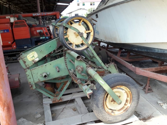 รถเกี่ยว รถไถ อุปกรณ์การเกษตร ขายถูกครับ