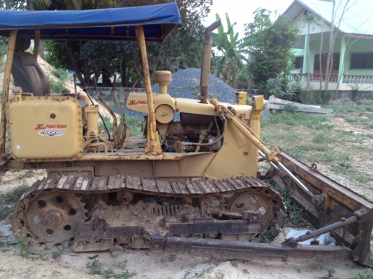 ขายแทร็กเตอร์ KOMATSU D20 รถใช้งานได้ปกติราคาเบาครับ 105000บาทครับ