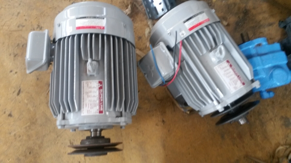 ขายมอเตอร์3เฟส 5แรง ของใหม่ครับ 4500 1ลูก มอเตอร์3เฟส 3แรง ของใหม่ 3000 1ลูก