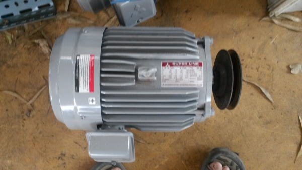 ขายมอเตอร์3เฟส 5แรง ของใหม่ครับ 4500 1ลูก มอเตอร์3เฟส 3แรง ของใหม่ 3000 1ลูก
