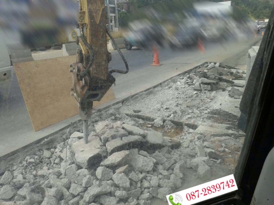 ขายรถแบคโฮเก่านอก ติดไลห์พร้อมหัวกระแทก