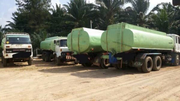 10ลัอ2เพลาบรรทุกน้ำ 230แรง NissanUD. CW430M...รถมี3คัน. สภาพดี. เล่มพร้อม