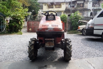 ขาย รถตีดินแบบนั่งขับ HONDA MIGHTY -11 ขับเคลื่อน 4 ล้อ เลี้ยวได้ครบ 4 ล้อ วงแคบ เก่าญี่ปุ่น สภาพภายนอกสีไม่ค่อยสวย  เครื่องยนต์สมบูรณ์พร้อมใช้งาน ราคา 58,000