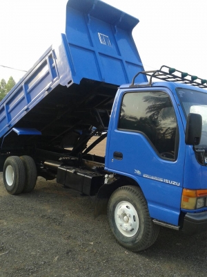 ขายรถ 6 ล้อ ISUZU NPR 120 พวงมาลัยพาวเวอร์ มีแอร์ เฟืองท้ายเอฟ เกียร์ใหญ่ เครื่องดี คัชซีสวย ยางดี สภาพดีพร้อมใช้งาน มีเล่มพร้อมโอน