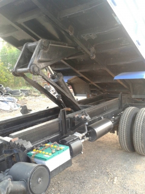 ขายรถ 6 ล้อ ISUZU NPR 120 พวงมาลัยพาวเวอร์ มีแอร์ เฟืองท้ายเอฟ เกียร์ใหญ่ เครื่องดี คัชซีสวย ยางดี สภาพดีพร้อมใช้งาน มีเล่มพร้อมโอน