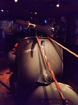 เอเซียเวสป้า---->>จัดส่งรถvespa 64ที่ส่งมาซ่อมบำรุงและทำสี สีดำคุณN ติวานนท์ และสีเทา คุณชล รัชดา เรียบร้อย11-12/03/2558