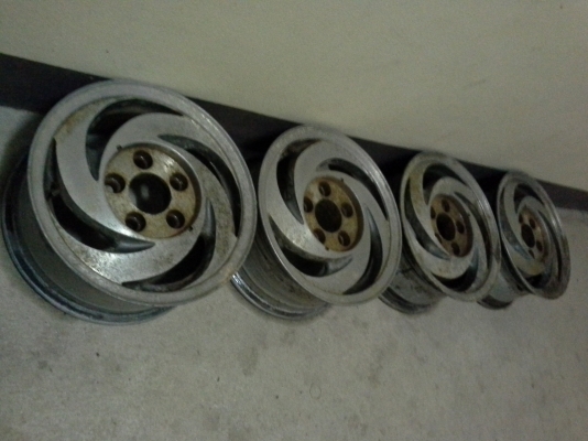 ขายล้อแม็กขอบ13"ถอดจากมาสด้าน้อย5/110สภาพไม่เคย ปัดหรือทำสีใดๆขอบหนาราคาถูก3900-ด่วนคร้าบ