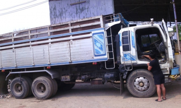 ขายรถสิบล้อFM3Hดั้มกะบะมีเนียมเครือง195แรงม้าปี37รถสวย