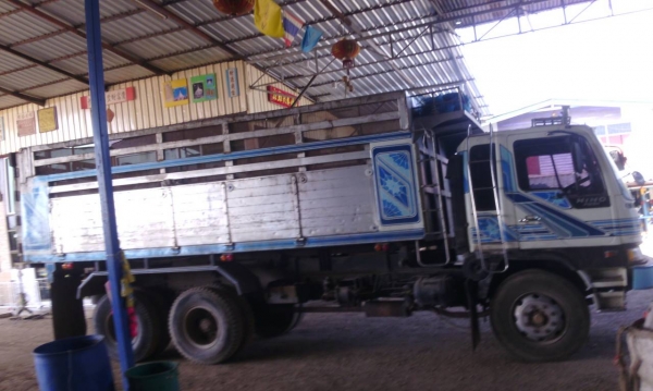 ขายรถสิบล้อFM3Hดั้มกะบะมีเนียมเครือง195แรงม้าปี37รถสวย