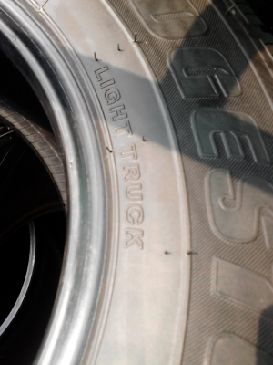 195R14   BRIDGESTONE LEO 677  มี 3 เส้น   โทร.081-427-3941