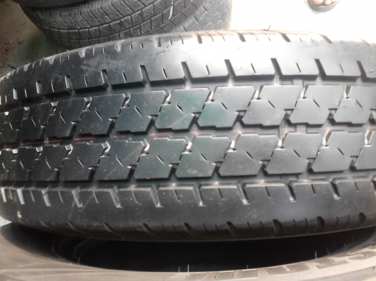 195R14   BRIDGESTONE LEO 677  มี 3 เส้น   โทร.081-427-3941