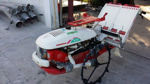 รถดำนา YANMAR รุ่น AP200 เก่าญี่ปุ่น  ดำนา 2 แถว  ขนาดกระทัดรัด สภาพสวยมาก